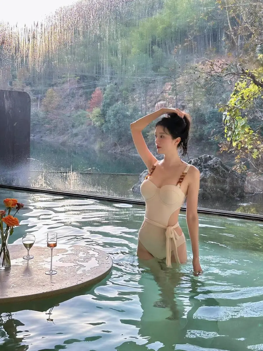 

Trendy Retro One-Piece Swimsuit for Women Slimming Small Chest Gathered Hot Spring Bathing Suit Casual Swimwear Polyester Spa...