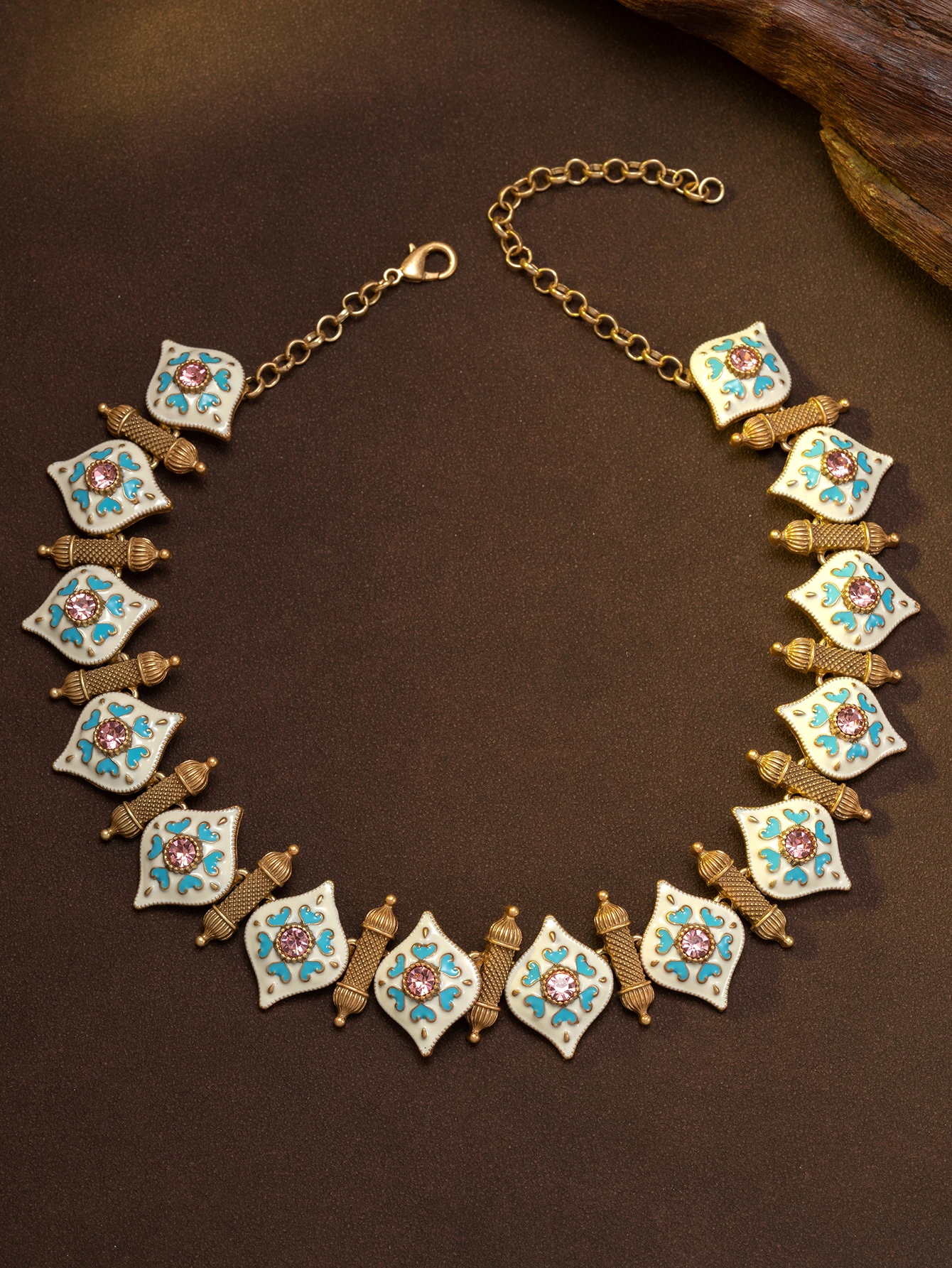 French-Style Vintage Off-White Oil-Drip Blue Pattern Pink Diamond Clavicle Chain, Light Luxury Palace-Style Spliced Neck Chain