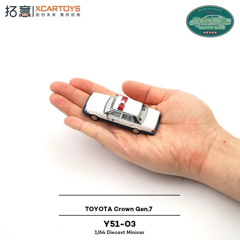 

XCARTOYS 1/64 Scale Seventh Generation Toyota Crown Y51-03 Police Sedan Alloy Classic Car Model Collection Ornament Toy Gift