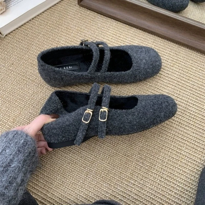 أحذية ماري جين مريحة للسيدات بمقدمة مربعة دافئة أحذية نسائية مسطحة بحزام مزدوج مع إبزيم مريح سهل الارتداء ونعل ناعم