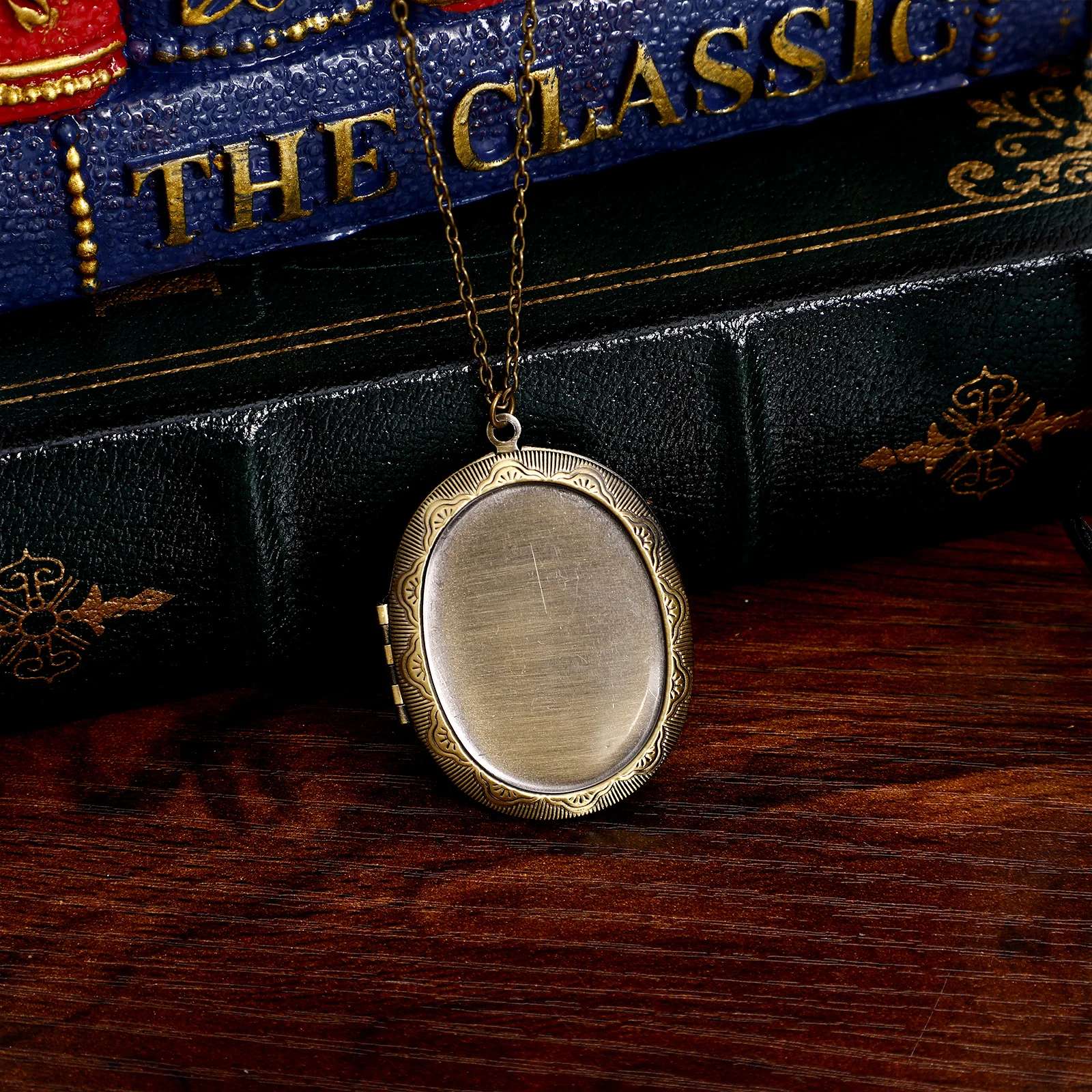 

Chic Oval Photo Pendant Necklace Thick Durable Fine Workmanship Creative Jewelry Gift For Birthday Valentine Souvenir Decoration