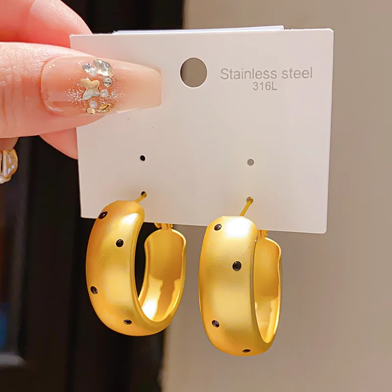 Retro Geometric Circular Polka Dot Earrings For Women Fashion Simple Temperament Metal Hoop Earrings Office Party Accessory Gift image 6