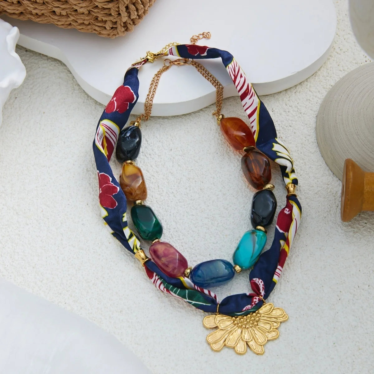 Botanisch bedruckter marineblauer Schal, Edelstahl-Halskette mit geprägten Blumen für Damen, unregelmäßiger Acryl-Perlen-Choker-Schmuck – Detail 23