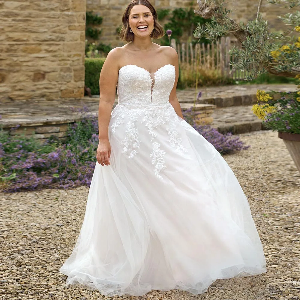 

Plus Size Wedding Dresses For Bride Sweetheart A-Line Bridal Gowns Sleeveless Open Back Lace Applique Brides dress Customized
