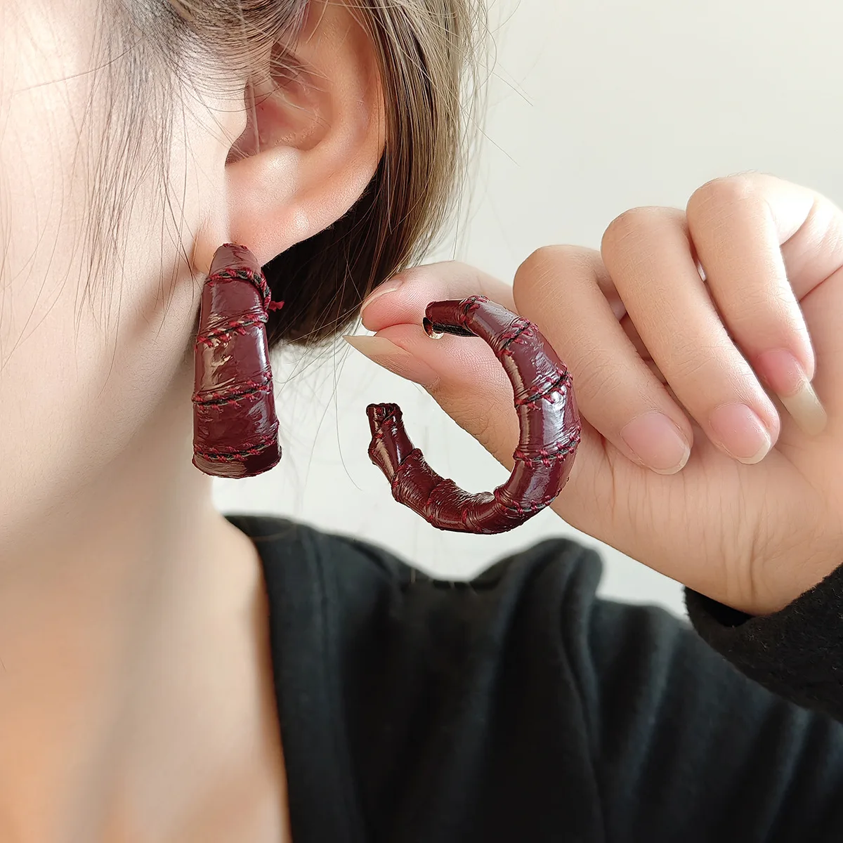 

Leather C-shaped Earrings Women Aretes Para Mujer Items Maillard Style Fashionable And Elegant Jewelry