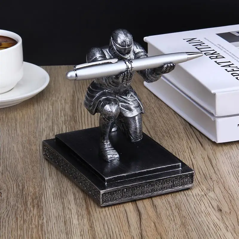 Cavaleiro Pen Holder para Mesa, Estatueta Soldado Executivo, Pencil Stand, Acessórios de Escritório, Deco Organizador, Novo