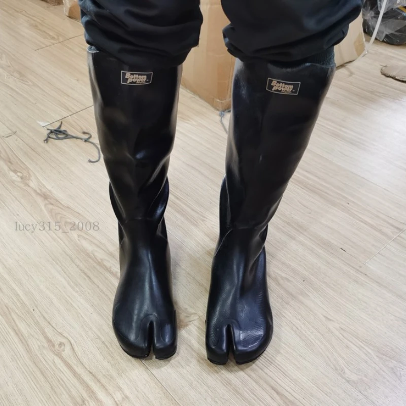 

2025 Tabi Rain Boots Rubber New Men's and Women's Tall Flats Fashionable New Waterproof Knee-high Boots for Spring Large size 44