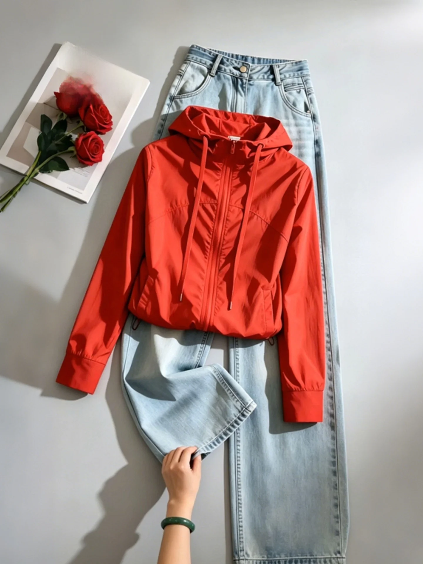 

Women's Fashionable Short Lightweight Breathable Summer Casual Top Slim Fit Commute Style Zipper Closure Color Coat