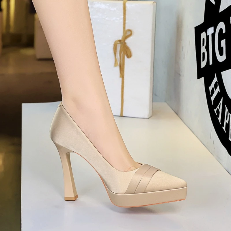 European and American Style Banquet High Heels Women's Pointed Waterproof Table Thick Heel High Heel Single Shoes