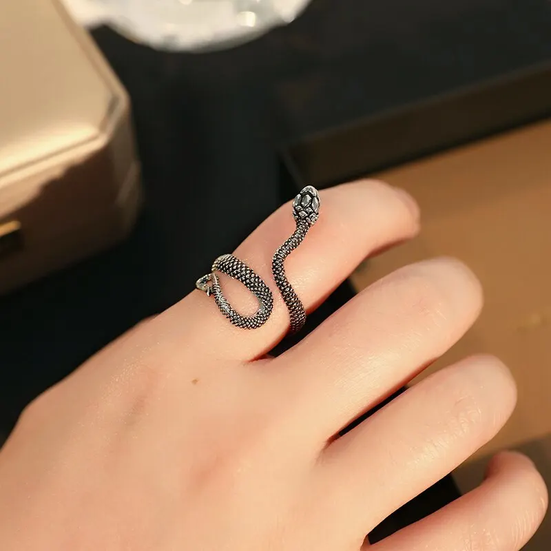 3pcs Ring Set For Both Men And Women Hip Hop Style Personalized Exaggerated Snake Retro Electrophoresis Gun Black Ring image 4