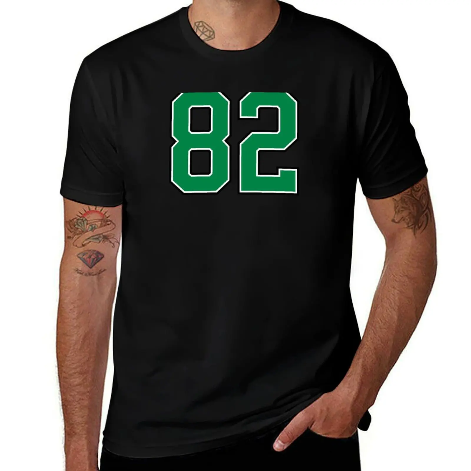 

82 number, green lucky sports eighty two T-Shirt Plus Size Street Style Tee
