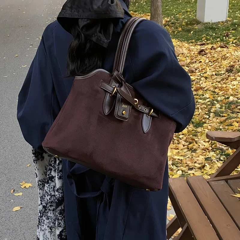 

2025 New Fashionable Commuting Single Shoulder Bag, High-End Suede Handheld Tote, Retro Large Capacity Underarm Bag