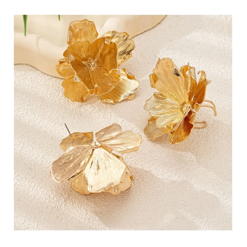 

Niche Design Exaggerated Sense of High-end Large Flower Opening Ring Stud Earrings Three-piece Set Women's Fashion Temperament