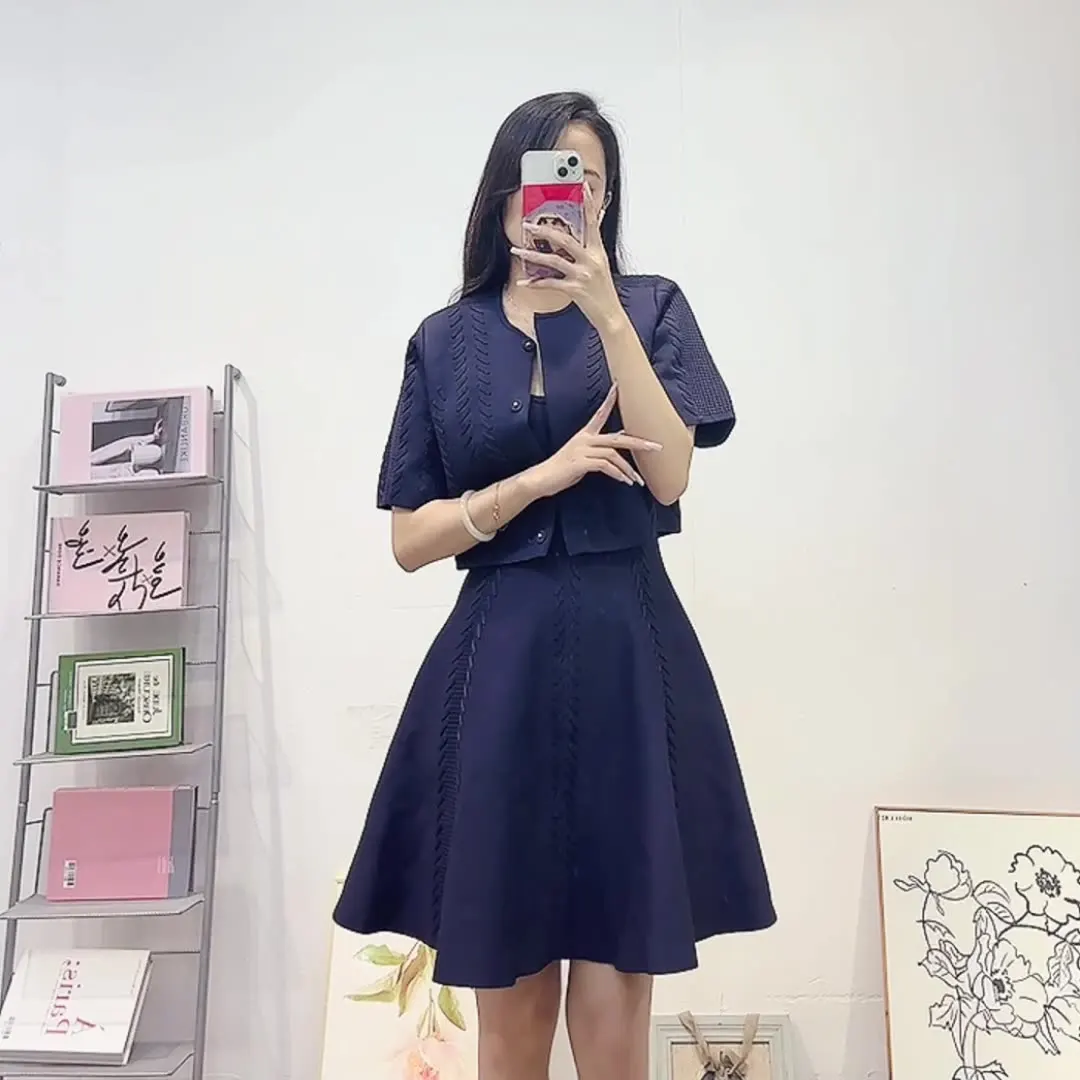2025 Women's Early Autumn Light Luxury New Knitted Cardigan Sling Dress