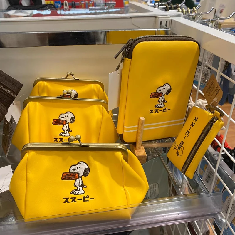 Anime Snoopy Magnetic Buckle Wallet Fashion Leather Clip Yellow Card Bag Handheld Bag with Zipper British Simple and Cute Girl