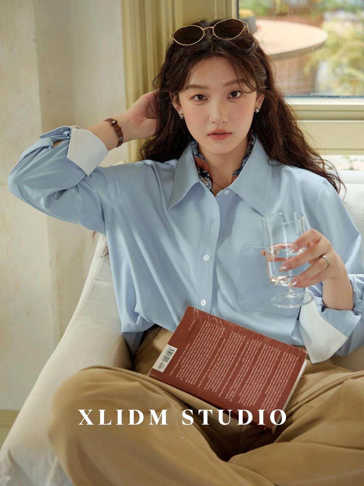 

Женская рубашка больших размеров XLIDM, повседневная, свободного кроя, с длинными рукавами, на пуговицах, однотонная, с двусторонним разрезом, из микроэластичной ткани...