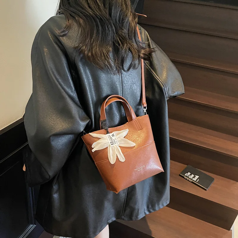 

​​2025 Womens Vintage Solid Color Tote Bag Minimalist Bucket Shoulder Purse Versatile Crossbody Handbag​