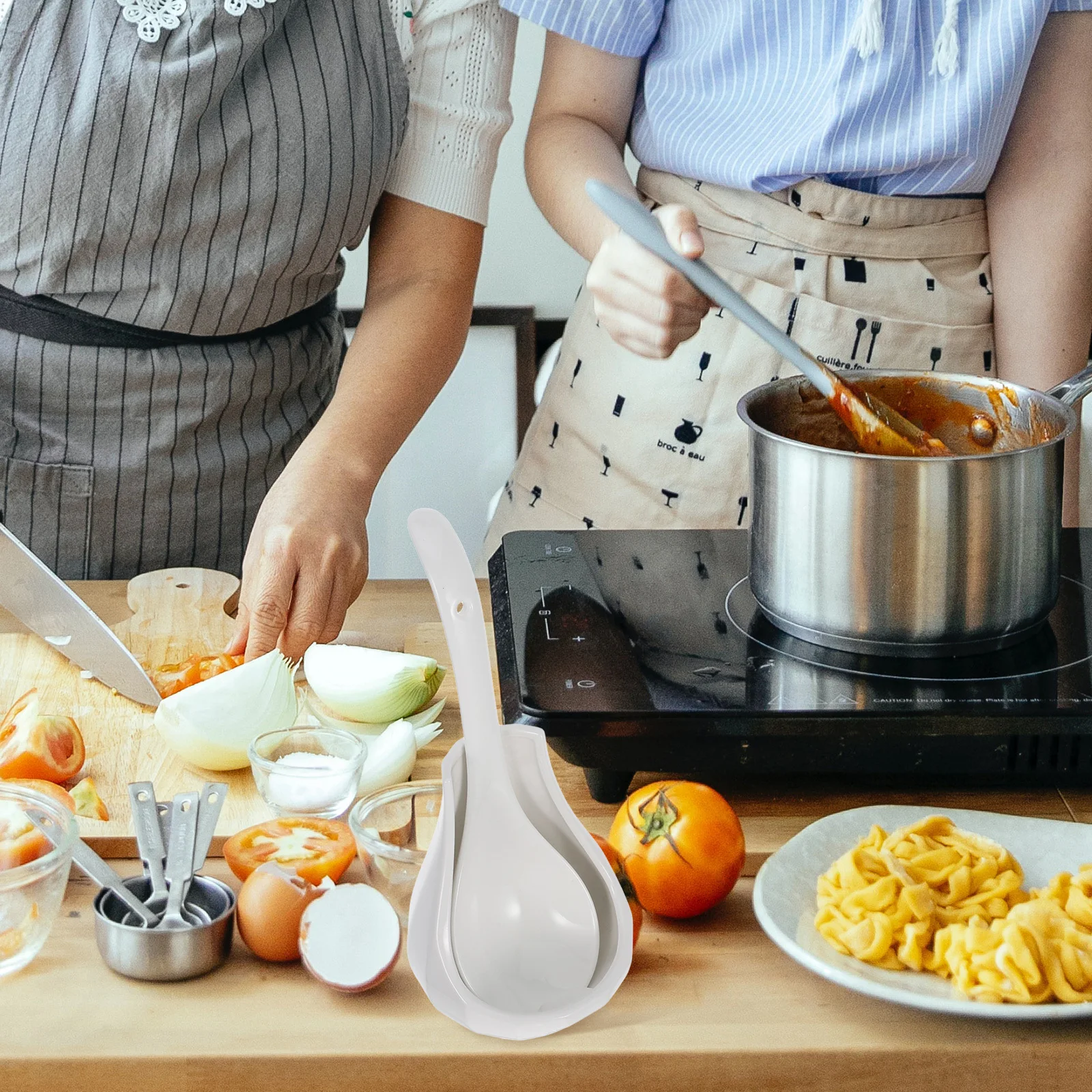 

1Set Delicate Ceramic Spoon Holder with Ladle for Kitchen Counter Clean Eating Environment Portable Utensil Rest Dishwasher Safe