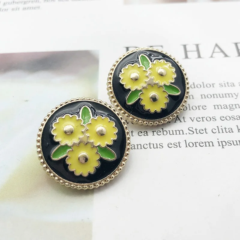 5pcs Small Clover Flower Decor Metal Plating Shank Buttons for Clothing Luxury Coat Sweater Sewing DIY Needlework accessories