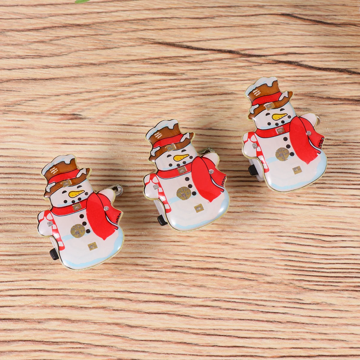 

25Pcs Christmas Glitter Brooches LED Glowing Badges Snowman Brooches Xmas Party Accessories Luminous Shirt Jewelry