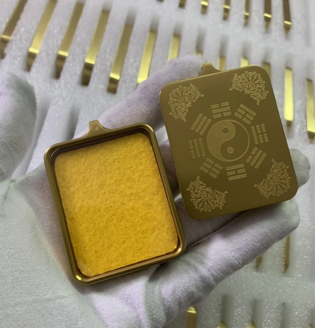 10Pcs non-fading titanium steel Gawu box pendant.