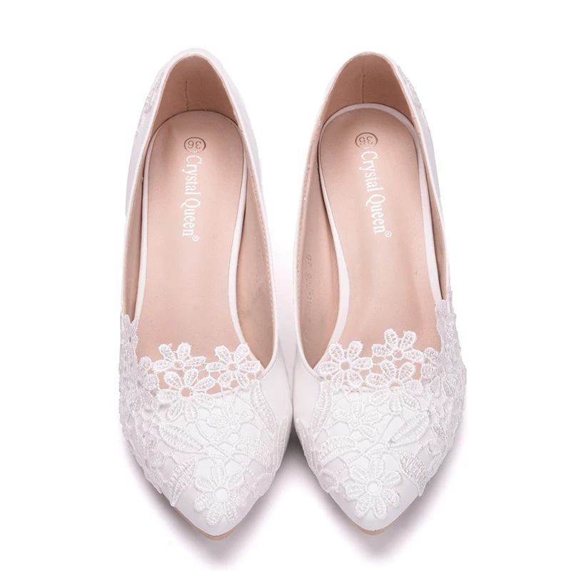 Elegant and simple lace flower wedding shoes, white high-heeled bridal shoes, wedding photos, shoes, wedding shoes