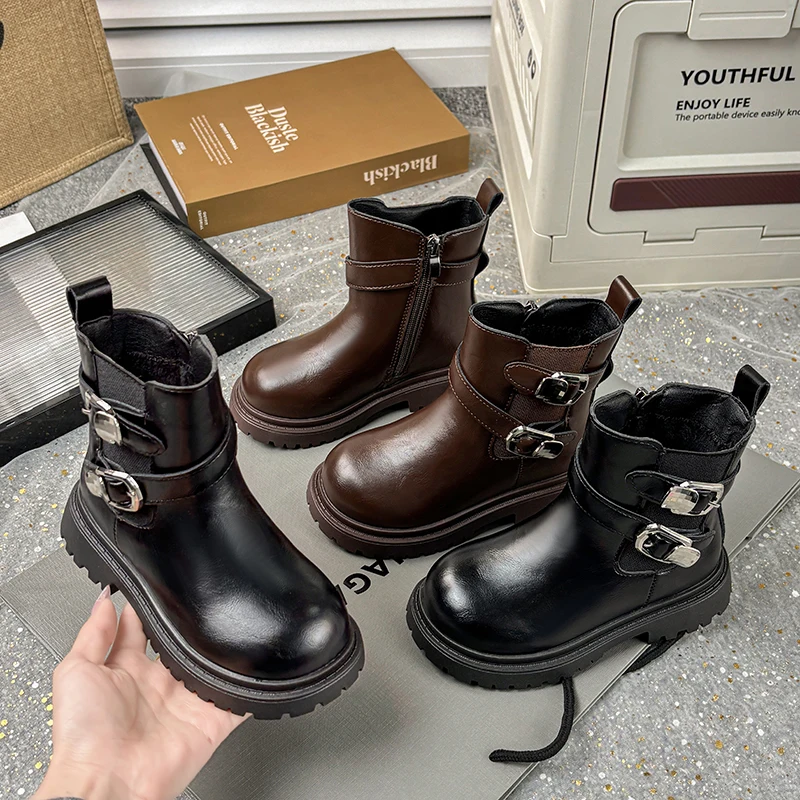 

Детские теплые флисовые ботинки до середины икры с двойными пряжками, новинка 2025, зимние глянцевые ботильоны для малышей, нескользящие универсальные школьные ботинки