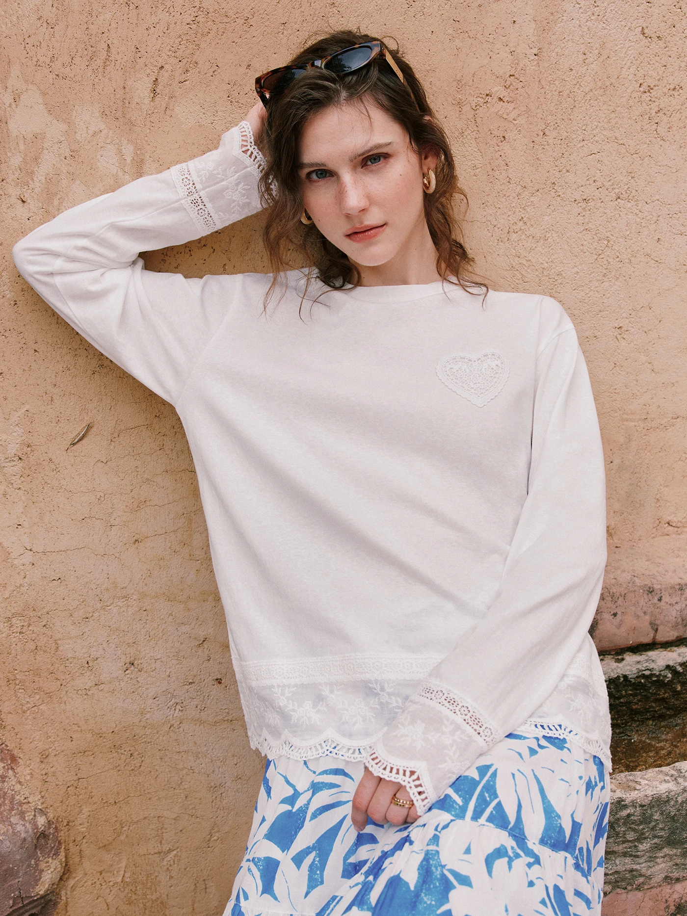 

Soft Embroidered Heart Shaped Water Soluble Lace Long Sleeve Cotton T-Shirt round Neckline Layered Design Women's Top
