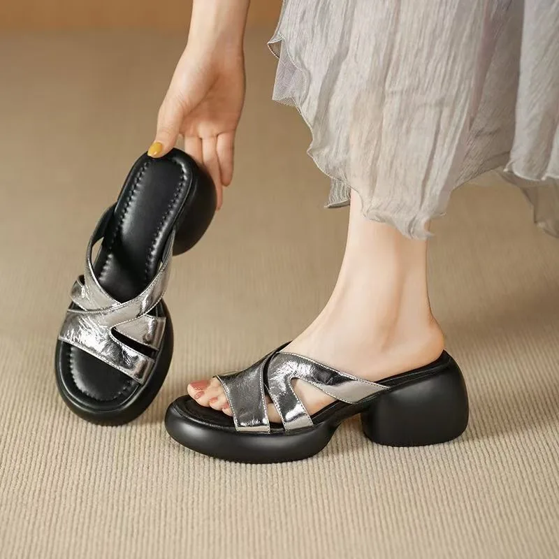 

Дизайнерская обувь для женщин Тапочки Мюли Шлепанцы Женские кожаные шлепанцы Симпатичные сандалии Высота снаружи Легко носить Топ Щипцы Femme