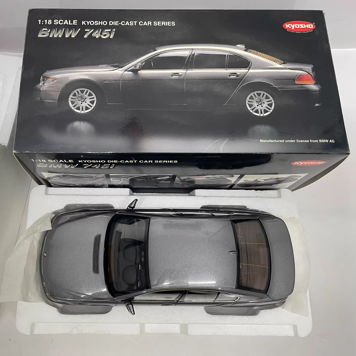 Kyosho Die-cast 1:18 Scale BMW 745i E65 Sedan Simulated Static