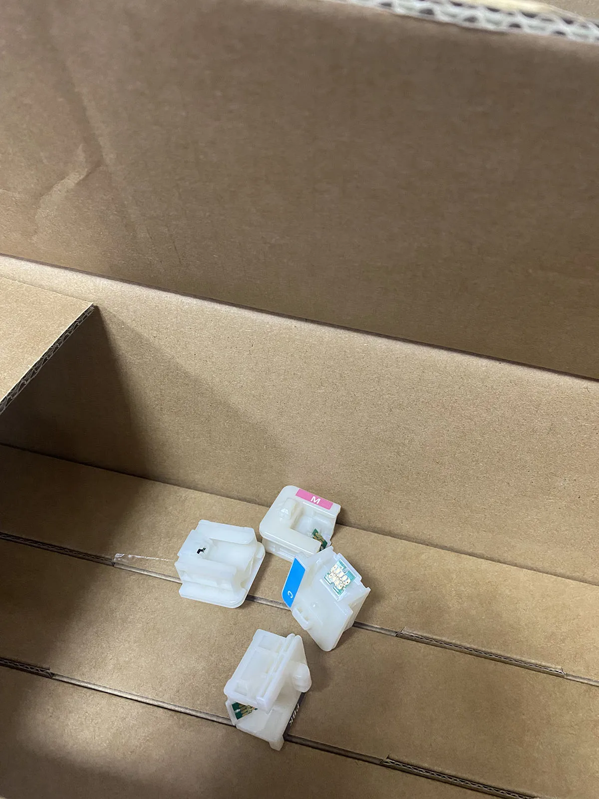 

T741X-T7414 T7411 T741X Cartridge Chip Unit For Epson SureColor F6000 F6070 F6200 F6270 F7000 F7200 F7270 F9300 Ink Tank Chip