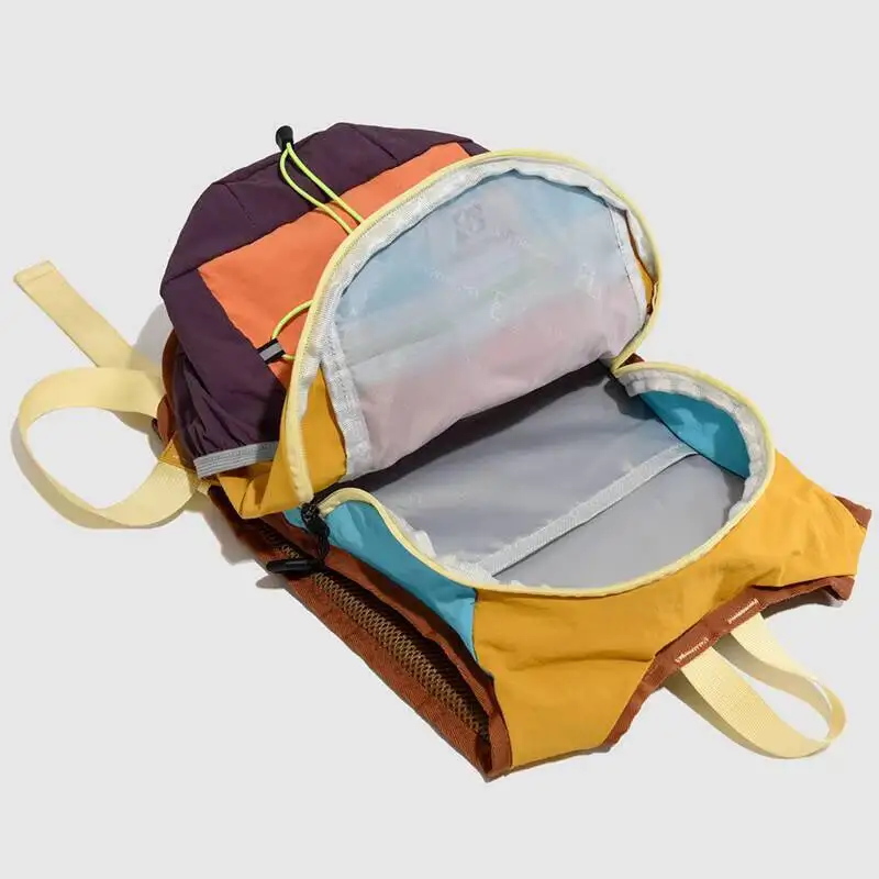 حقيبة ظهر خفيفة الوزن قابلة للطي للسفر والمشي لمسافات طويلة في الهواء الطلق وأشرطة كتف قابلة للتعديل للرجال والنساء حقائب ظهر للسفر خفيفة الوزن