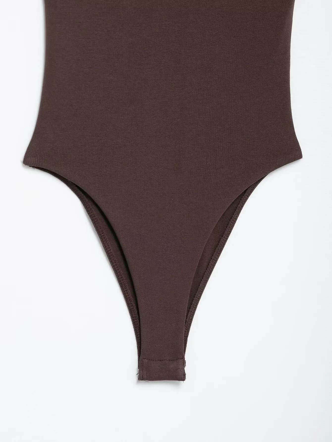 RARA 2025 بدلة نسائية برقبة رسن مع تصميم عميق على شكل حرف V من الأمام والخلف متقاطع لمظهر مثير وأنيق