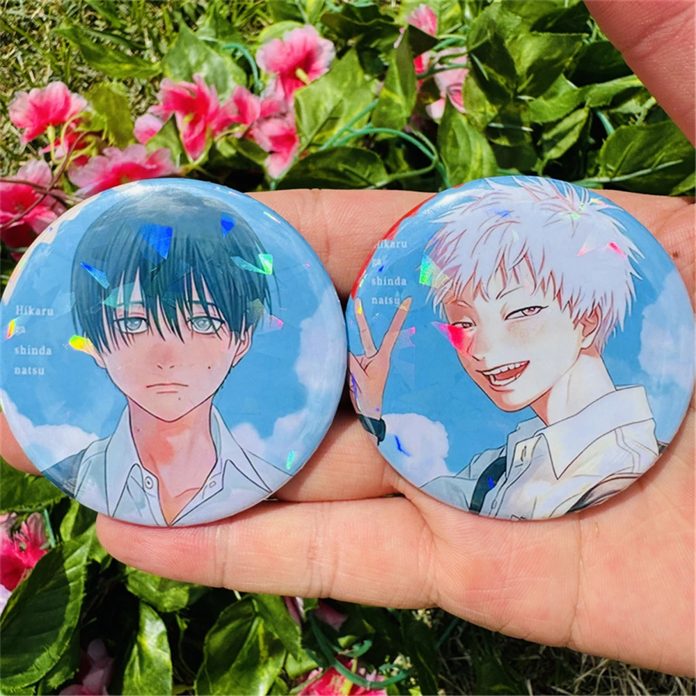58mm Anime L'estate Hikaru Died Tsujinaka Yoshinori COSTUME Cosplay Distintivo Pin SPTE Spilla in banda stagnata Prop Regalo di Natale