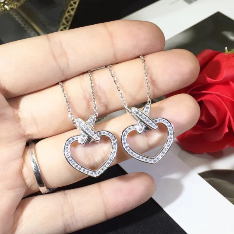 

2022 NEW Luxury Cross Heart Full Diamond Pendant Necklace For Women Girl Peach Love Cutout Engagement Wedding Gift Part Jewelry