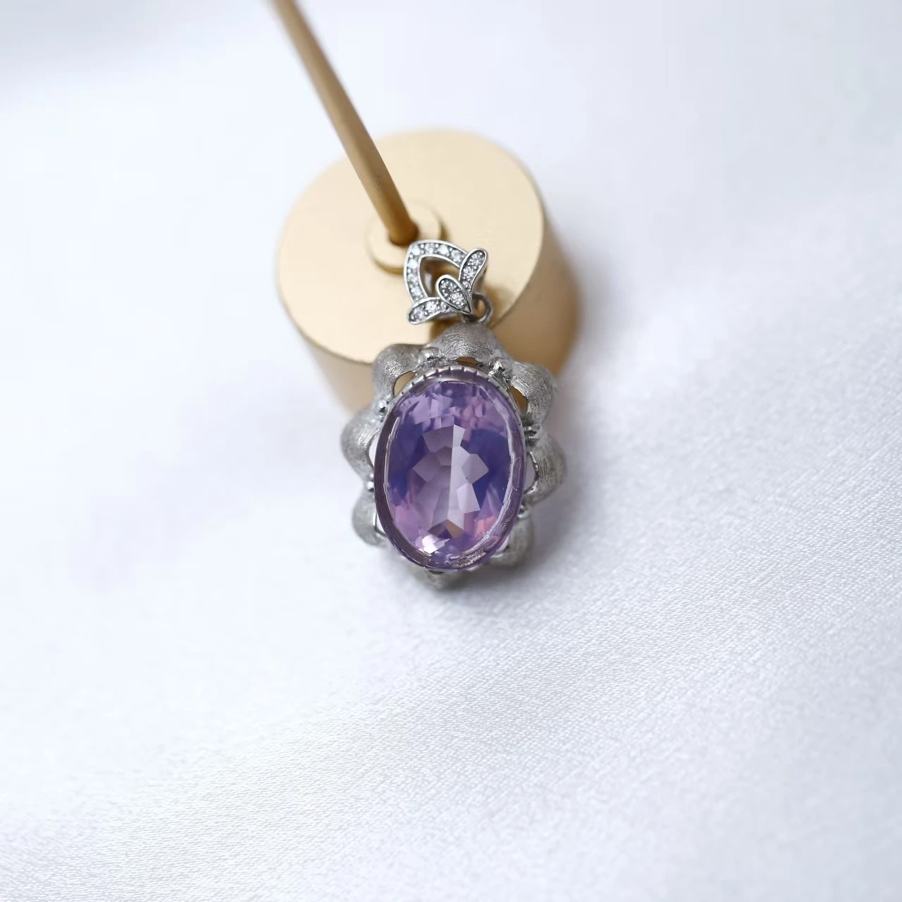 

Natural Elliptical Faceted Silver-inlaid Clear Amethyst Crystal Pendant Fine Jewelry AAAAAA Premium Gift