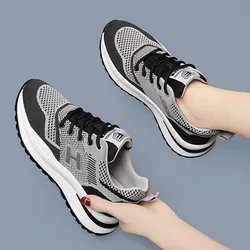 Estate nuove scarpe da ginnastica da donna scarpe basse Mesh luce traspirante scarpe Casual da donna piattaforma moda volante scarpe sportive da corsa tessute