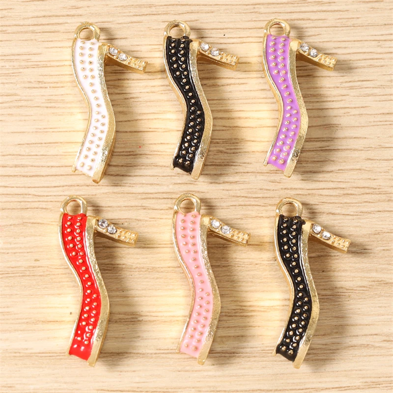 10 Stück Niedliche Emaille-Anhänger in Form von High Heels, Taschen und Lippenstiften für die Herstellung von Halsketten, Ohrringen, Armbändern, DIY-Bastelarbeiten und Schmuckzubehör – Detail 2