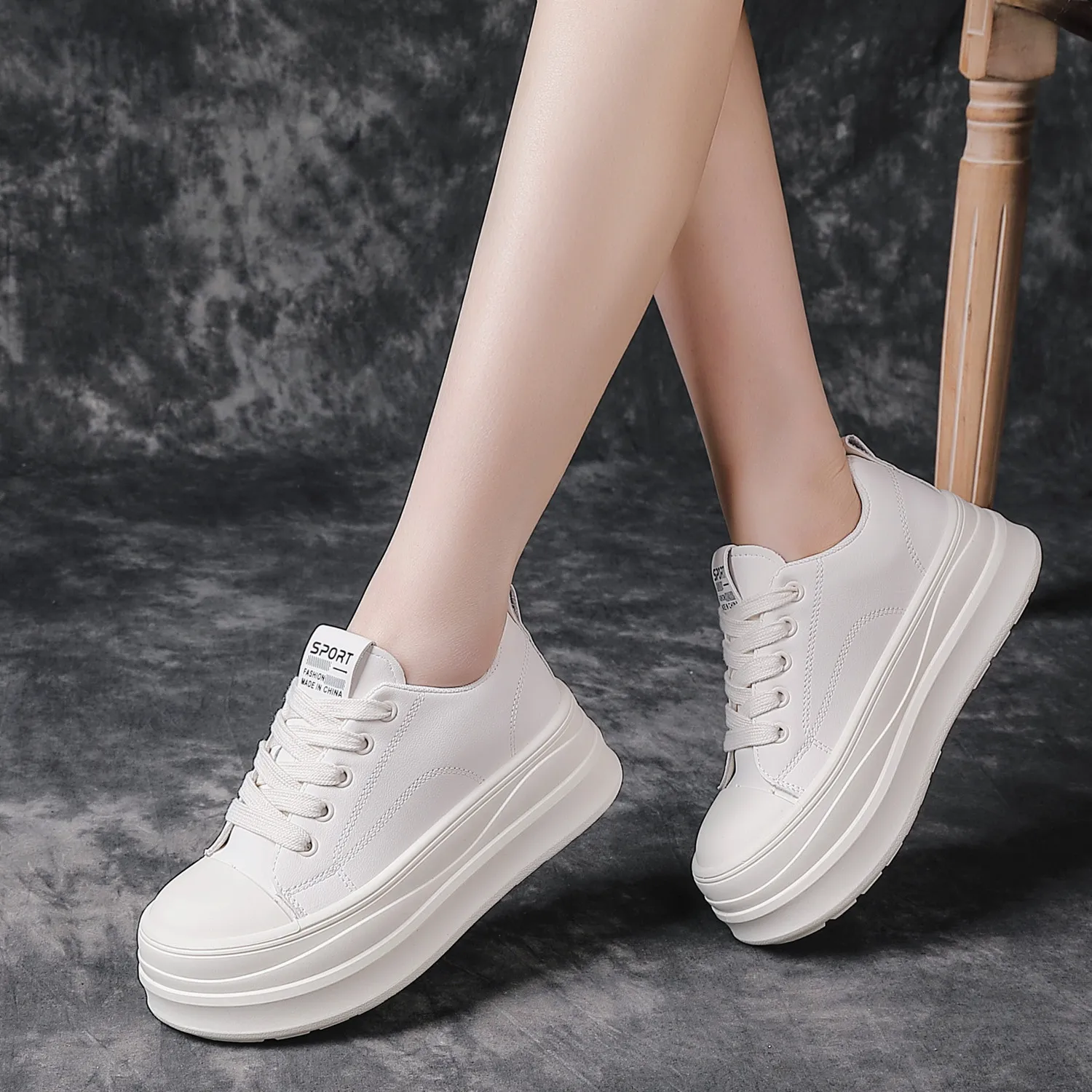 nouvelles-baskets-blanches-a-plateforme-pour-femme-2026-a-lacets-style-decontracte-rehaussantes-invisibles-antiderapantes-pour-femme
