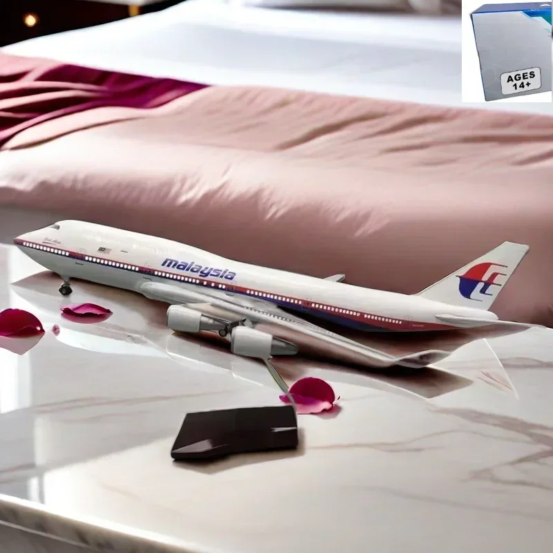 

New 47cm Malaysia Airlines Airplane B747 With Light Diecast Resin Plane Model Toys Collection Display Gifts Fans Decoration