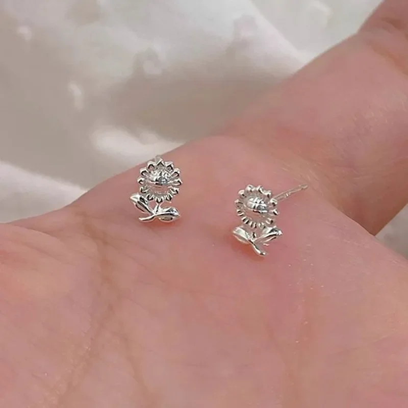 

Tibetan Silver Mini Sunflower Cute Flowers Plant Stud Earrings for Women Minimalist Fashion Jewelry Accessory in Summer