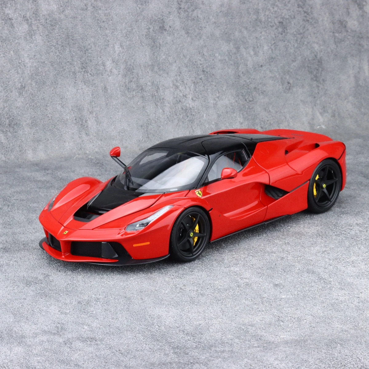 โมเดลรถเหล็กหล่อ BBR Diecast ขนาด 1/18 รุ่น LaFerrari ของเล่นรถเฟอร์รารี่แบบเปิดได้เต็มรูปแบบ ของเล่นสำหรับเด็กผู้ชาย ของแท้พร้อมกล่อง