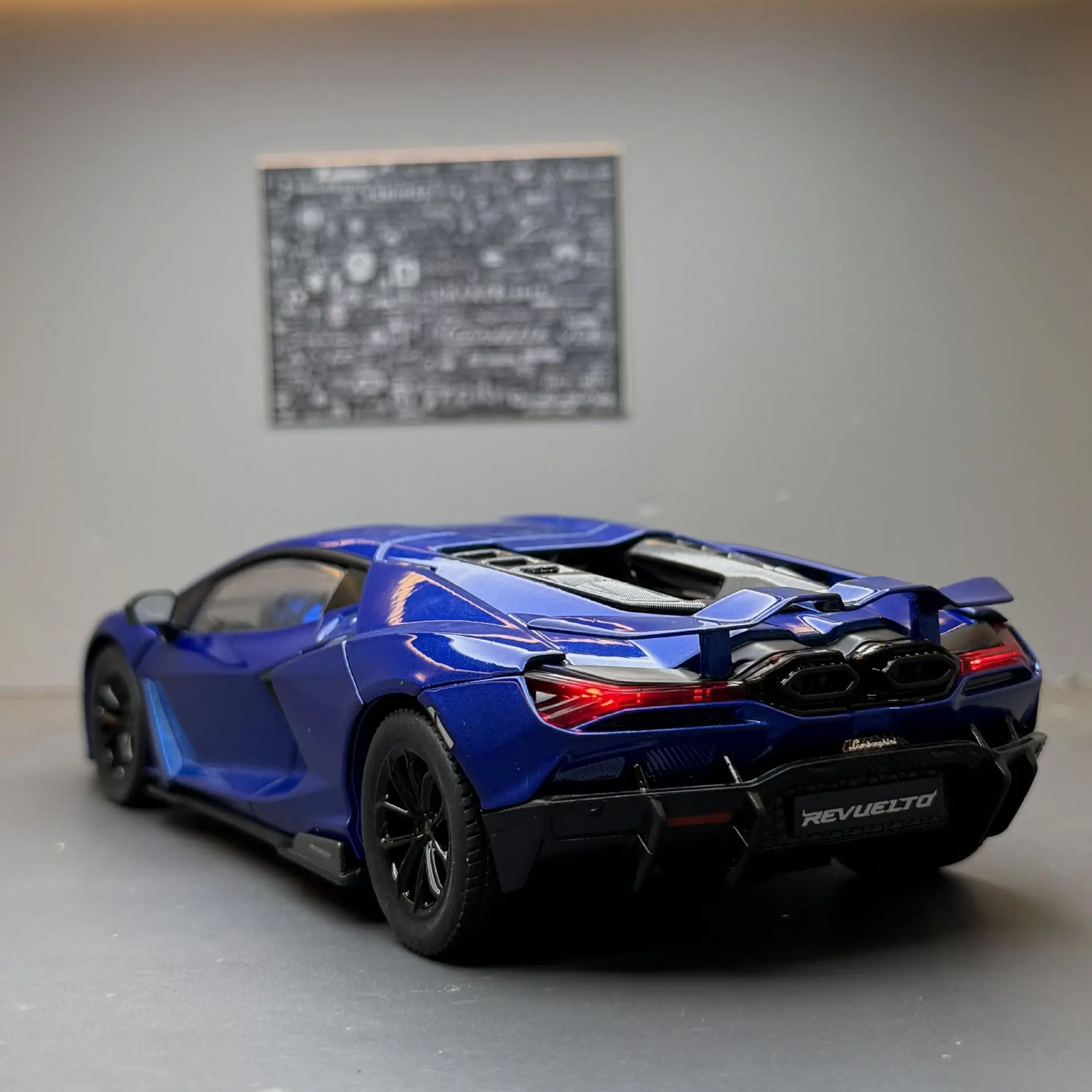 

1:24 Revuelto Supercar, литая под давлением модель автомобиля из сплава, высокая имитация коллекционных предметов, украшение, подарок