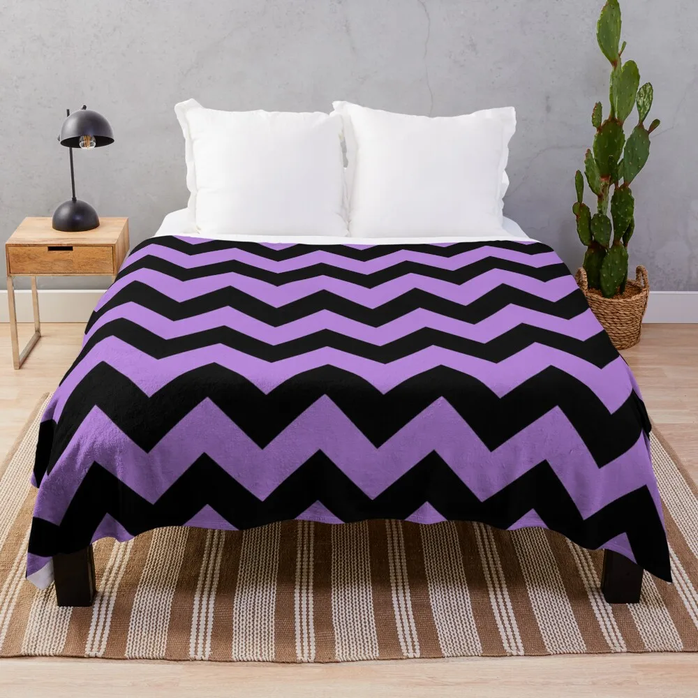 Black and Lavender Violet Horizontal Zigzags Throw Blanket Nap Bed Fashionable Blankets