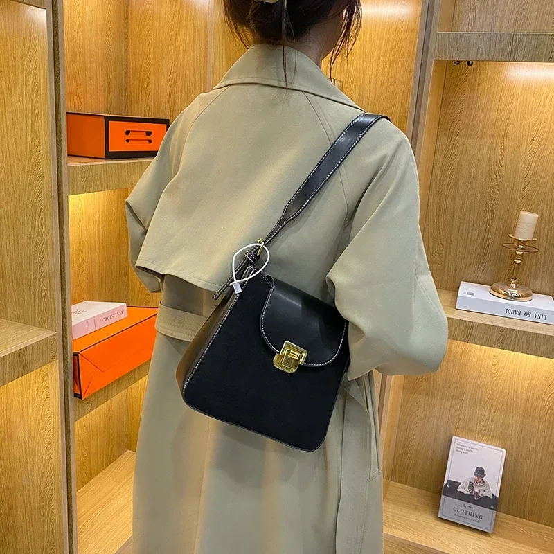 

Elegant Textured Leather Tote Bag For Women With Simple Business Style And Roomy Interior Also Serves As A Diaper Bag