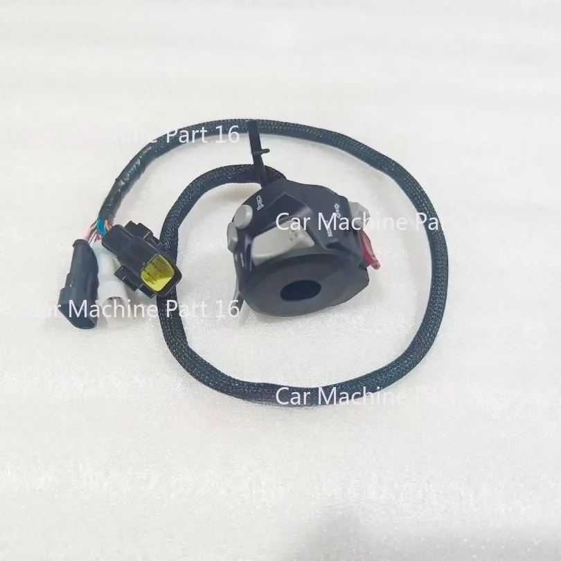 

Комбинированный переключатель на руль для мотоцикла Qjmotor SRT600SX: фара, звуковой сигнал, кнопка поворотников