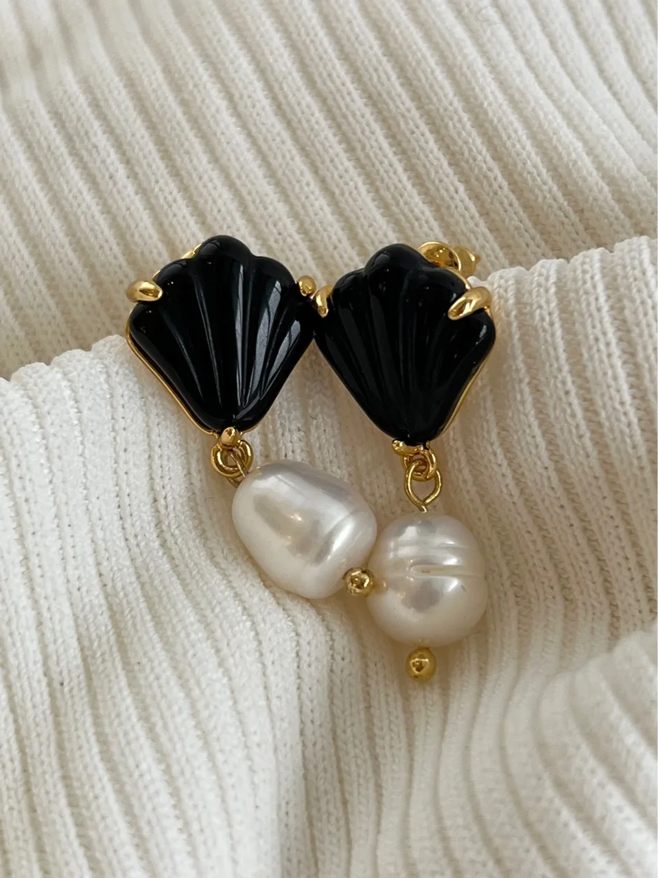 New Retro Hepburn Black Shell Beads Pendant Gentle Romantic Fashion Temperament Women's Earrings