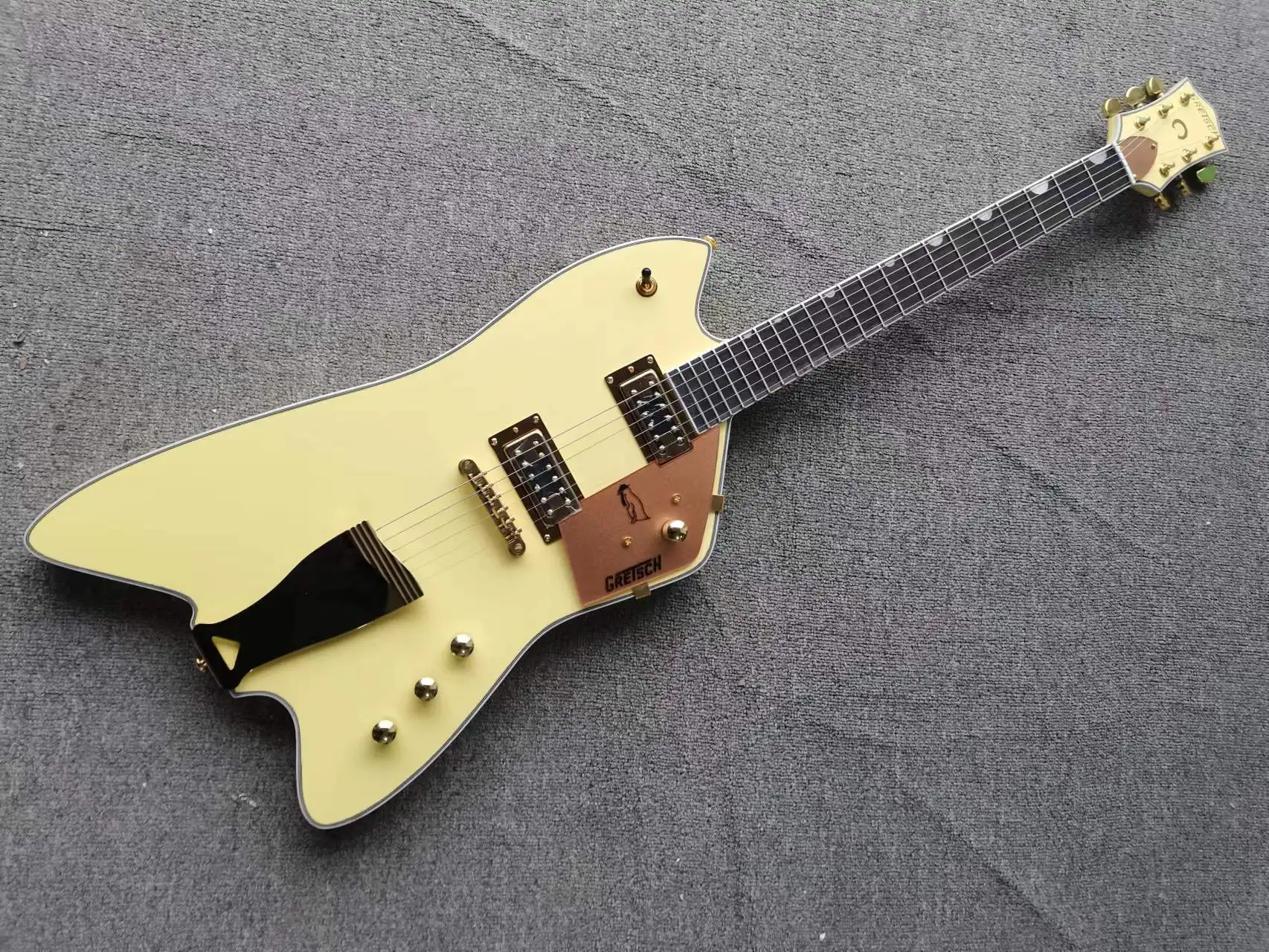 

Electric Guitar with Six Strings, Rosewood Fingerboard, Gold Accessories, Free Transportation