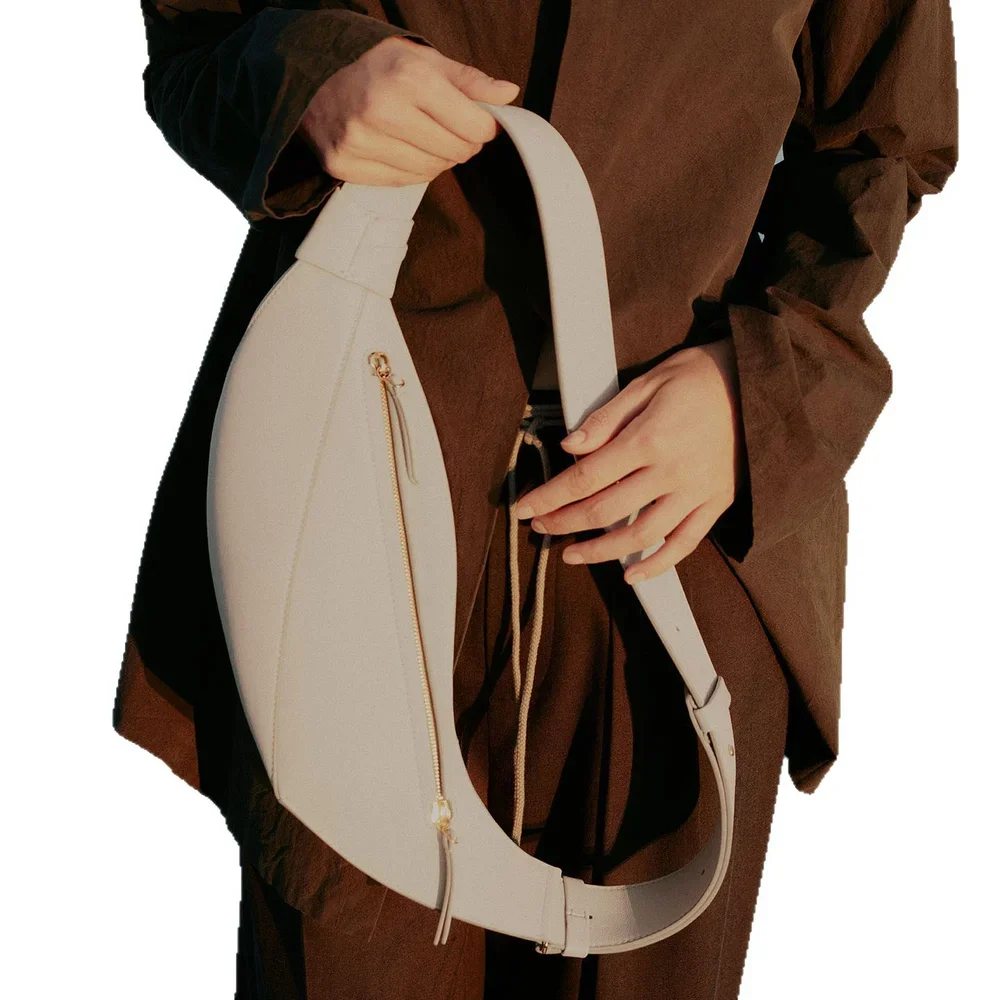 2026 Y2k INS Frans Design Crescent Hot Neyu Nieuwe Kussenvormige Gepersonaliseerde Niche Reizen Gladde Koeienhuid Crossbody Tas