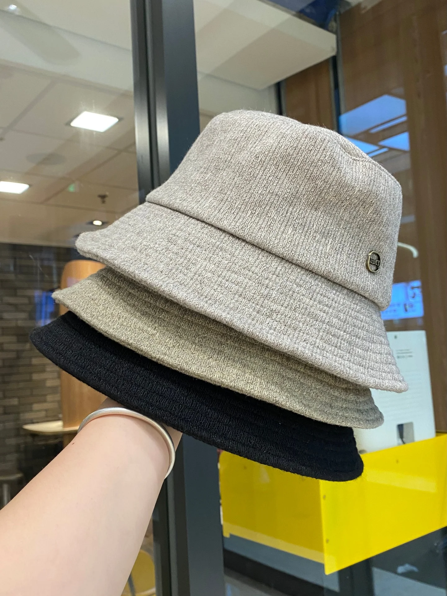 retro-fashion-bucket-hat-women's-autumn-winter-new-face-covering-small-face-bucket-hat-japanese-style-versatile-natural-bucke